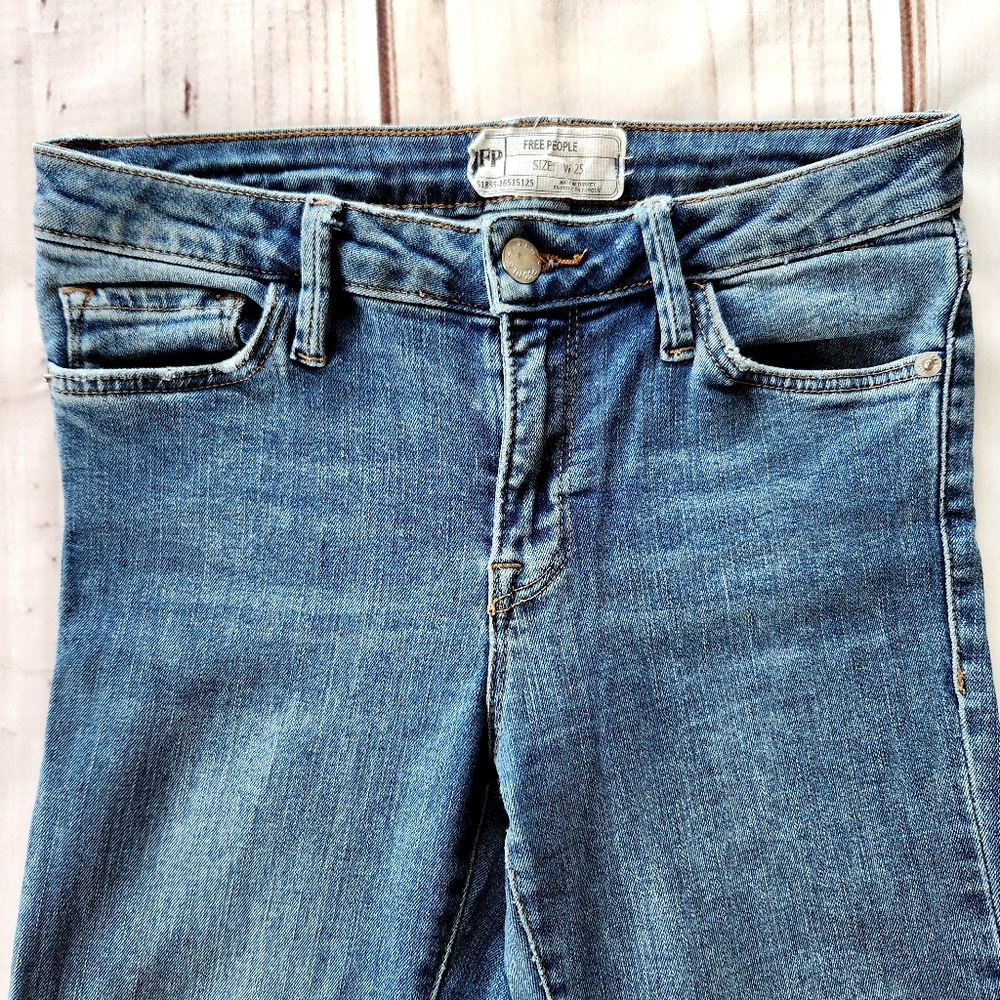 Free People Straight Leg Mid Rise Raw Hem Cropped Blue Jean | Women's Size 25 - Picture 4 of 12